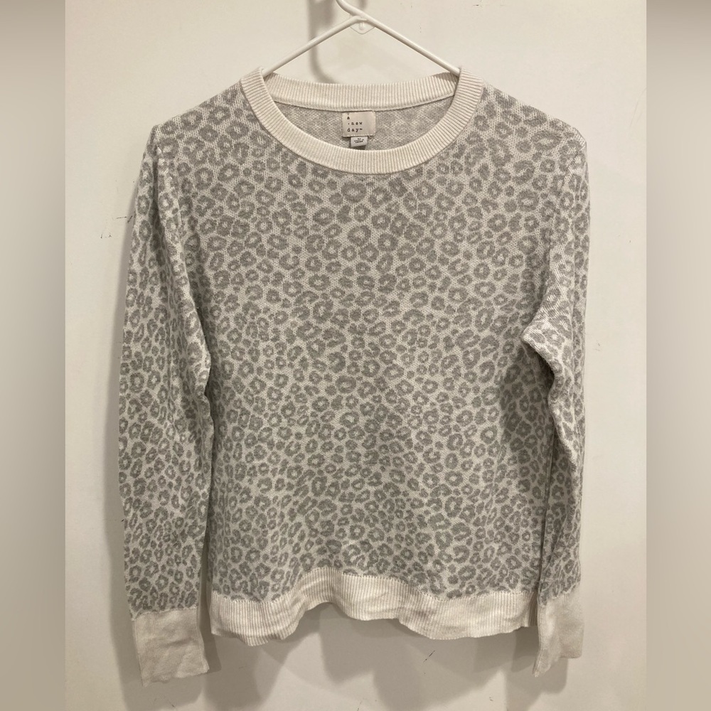 🤑3/$15🤑 Target A New Day Medium animal print sweater
